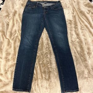 Size 8 regular Old Navy jeans.